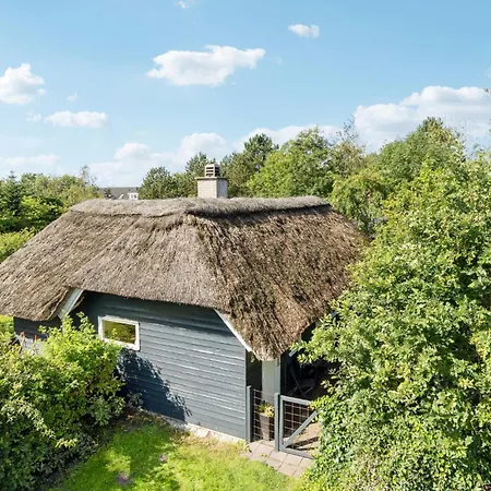 Holiday home Pet Friendly In With Kitchen